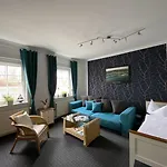 & Schneidereit 4*