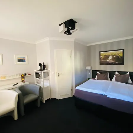 Pension&ferienwohnungen Schneidereit 4* Sassnitz