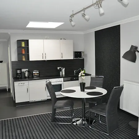 & Schneidereit 4*