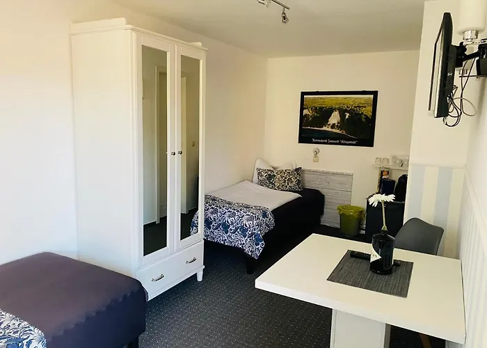 בית הארחה & Schneidereit 4*